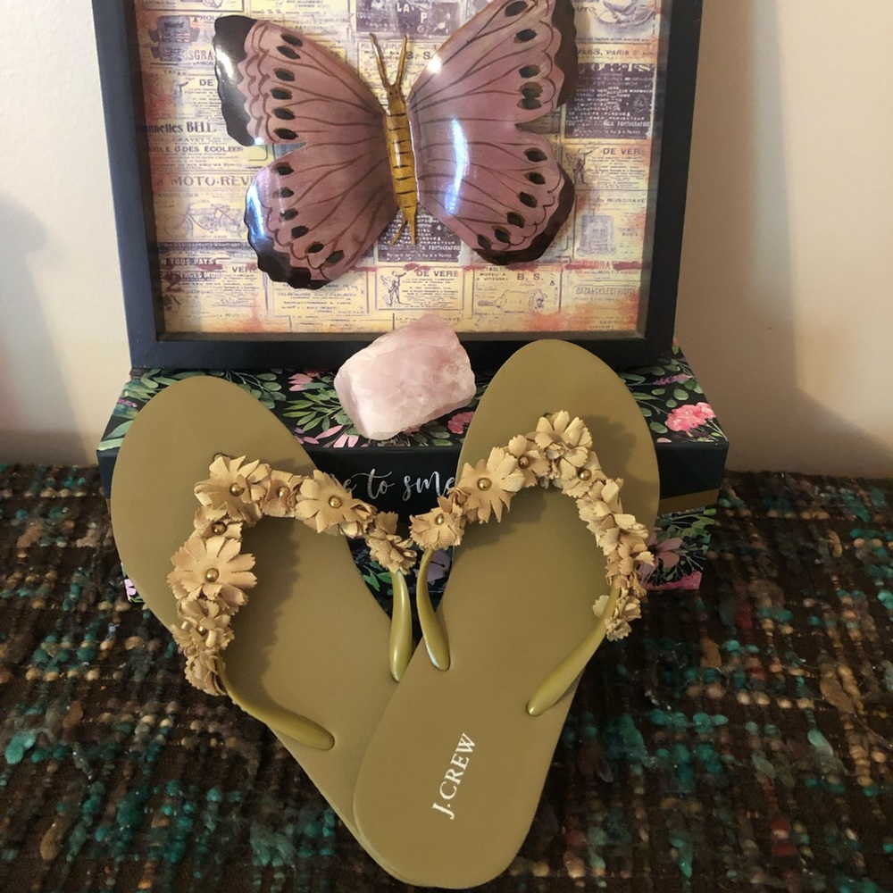 🌟B2G1🌟 J. Crew Tan/Gold Floral Flip Flops